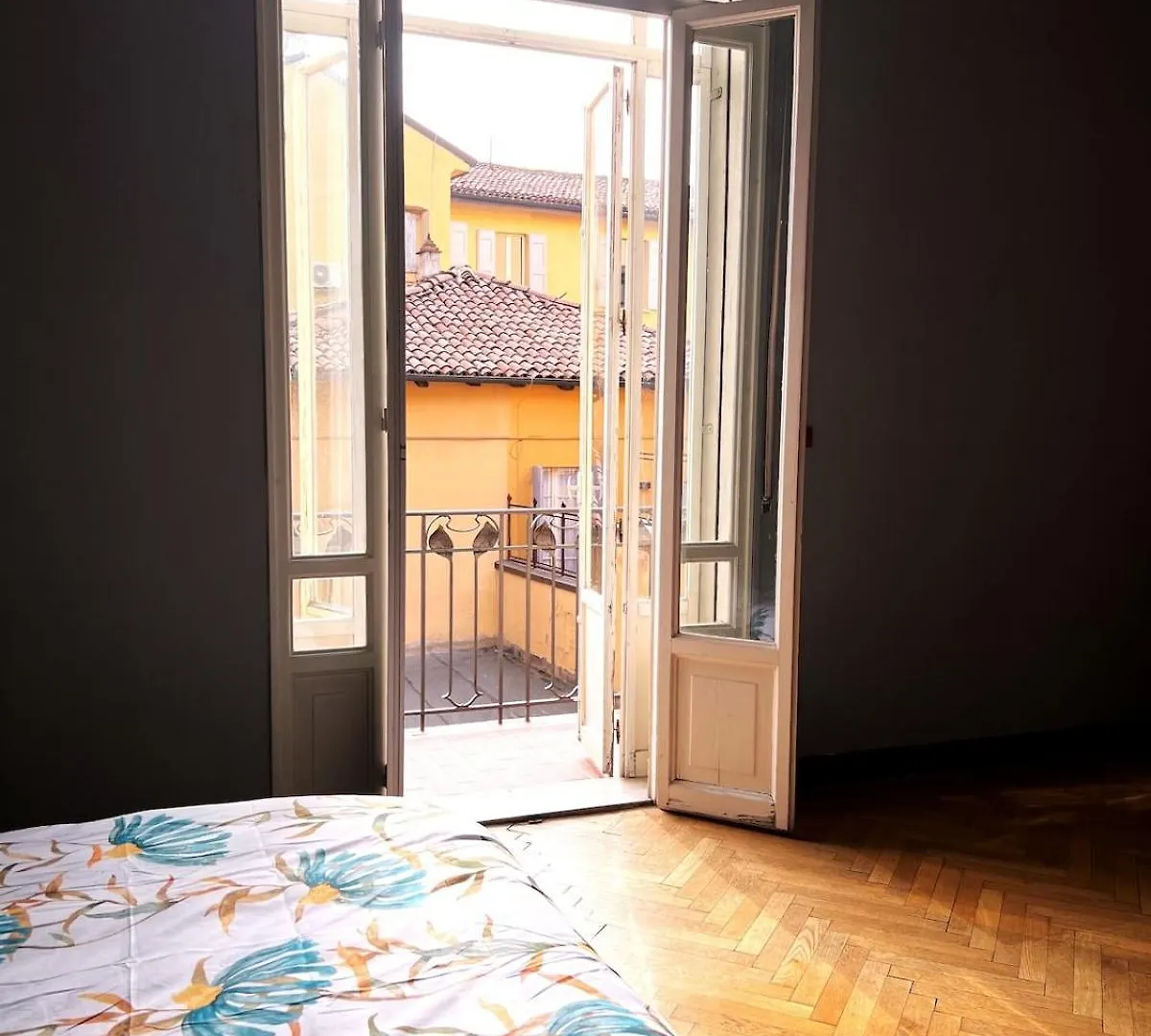 The Window On The Courtyard, Entire Apartment - La Finestra Sul Cortile, Intero Appartamento 博洛尼亚