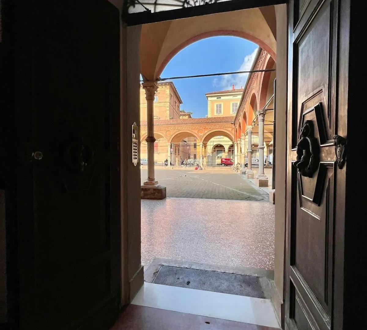The Window On The Courtyard, Entire Apartment - La Finestra Sul Cortile, Intero Appartamento 博洛尼亚 0*,  意大利