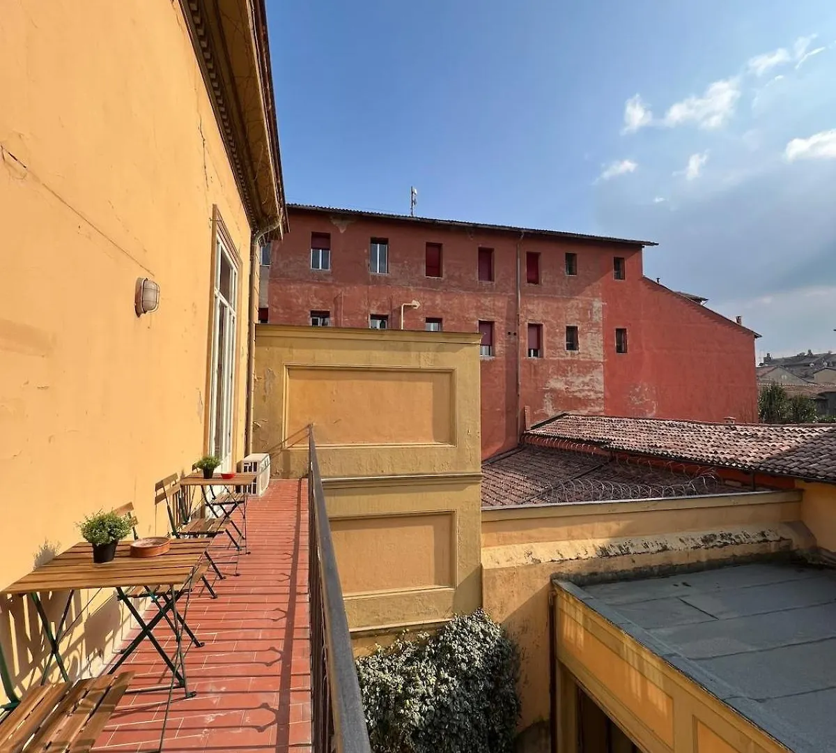 The Window On The Courtyard, Entire Apartment - La Finestra Sul Cortile, Intero Appartamento 博洛尼亚