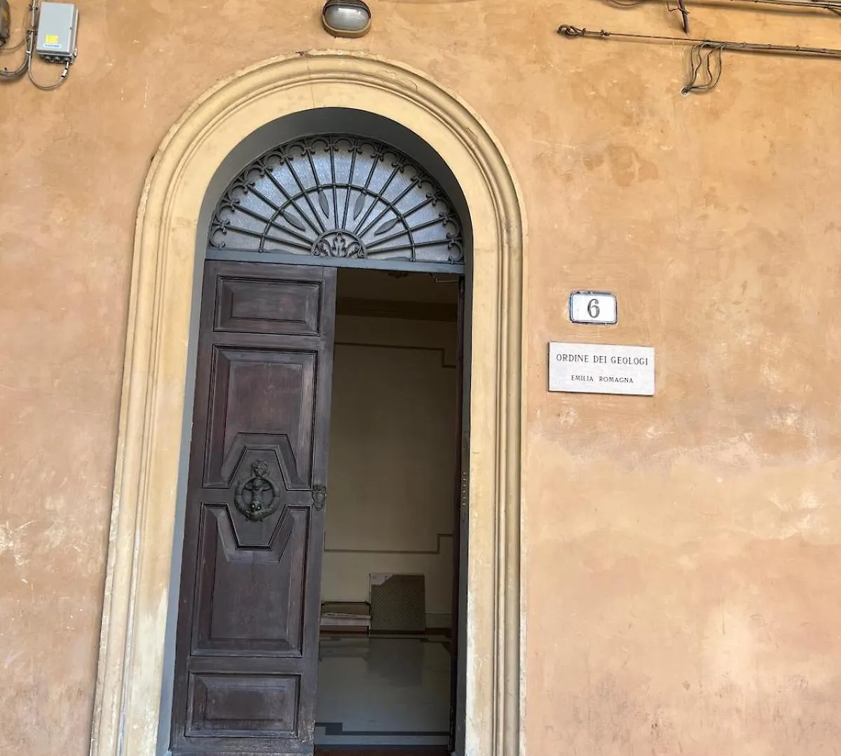 The Window On The Courtyard, Entire Apartment - La Finestra Sul Cortile, Intero Appartamento 博洛尼亚