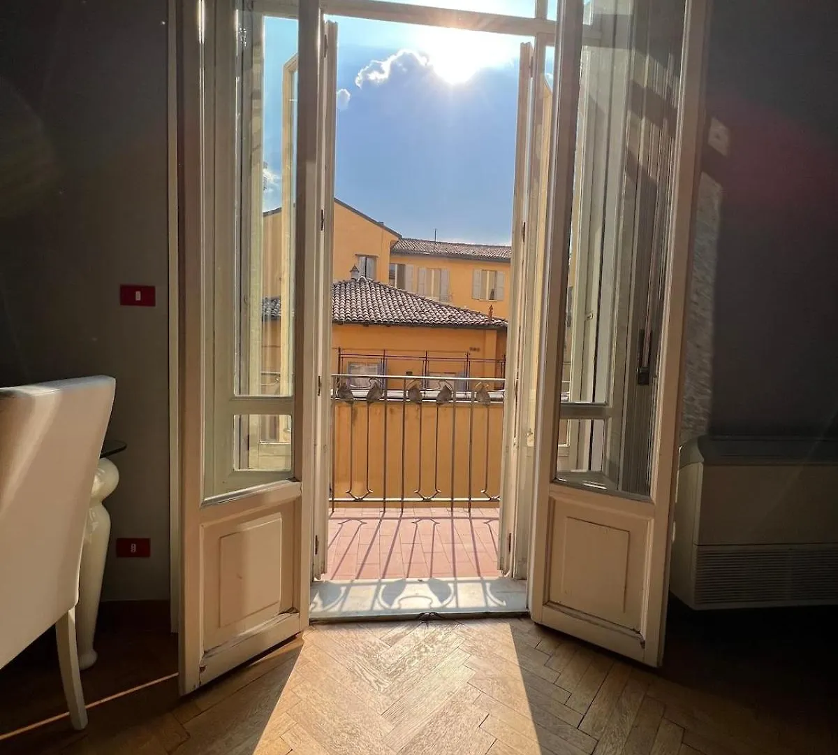 The Window On The Courtyard, Entire Apartment - La Finestra Sul Cortile, Intero Appartamento 博洛尼亚