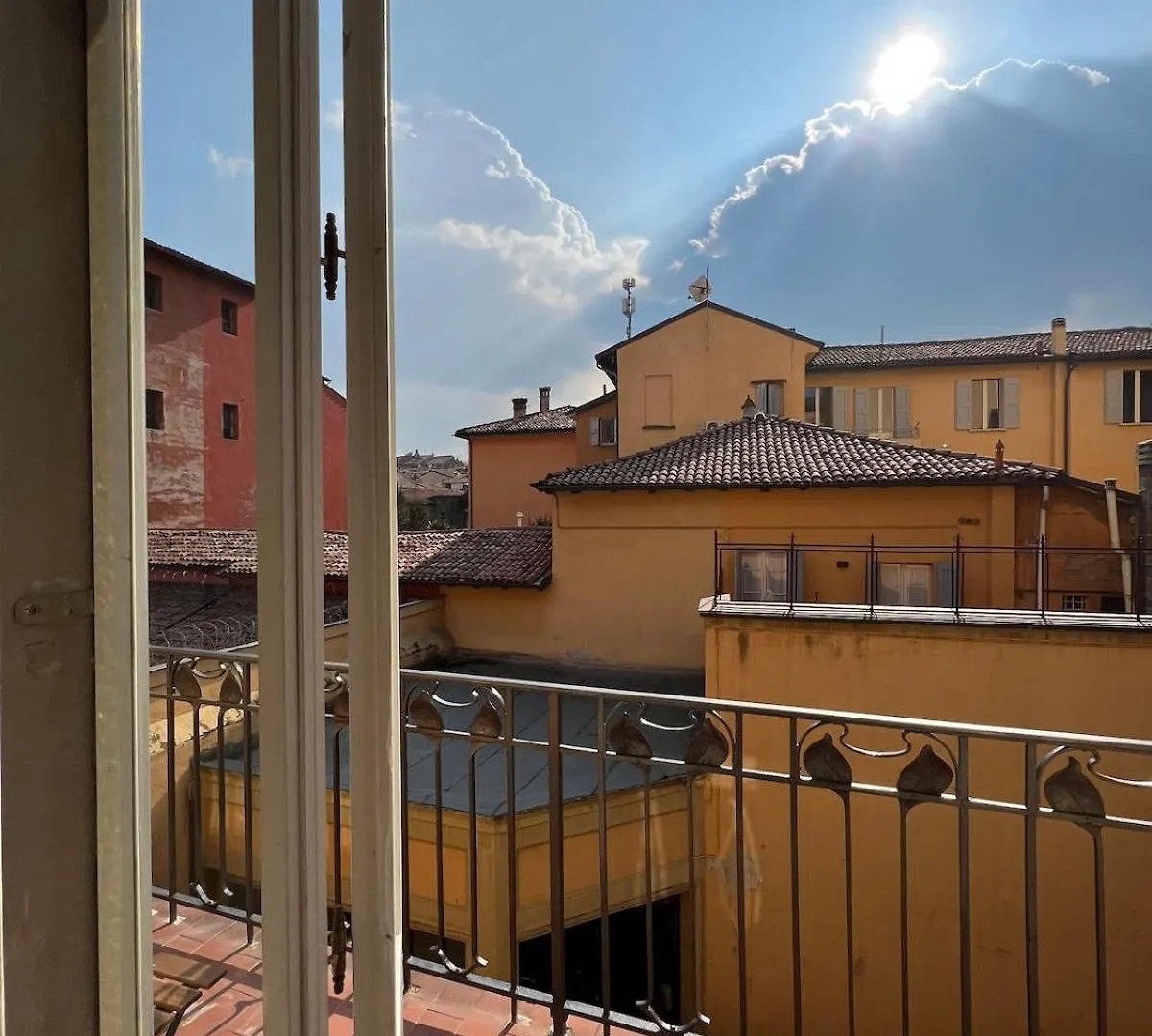 The Window On The Courtyard, Entire Apartment - La Finestra Sul Cortile, Intero Appartamento 博洛尼亚